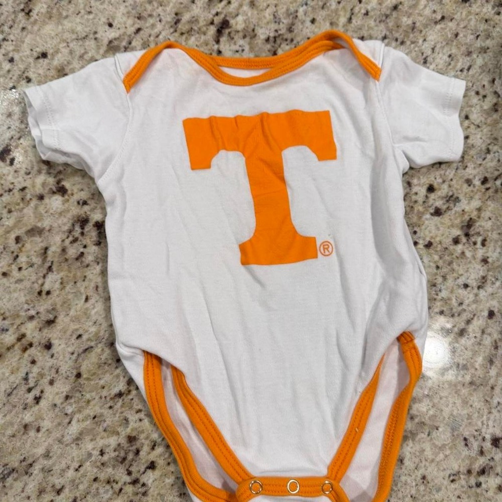 University of Tennessee Volunteers Baby Onesie Bodysuit College 6-9 Months